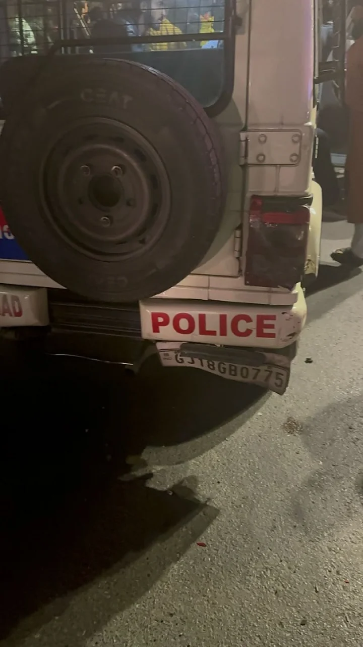 A drunken policeman caused an accident in Ahmedabad