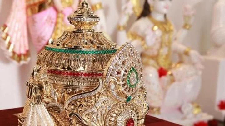 dimond crown to lord ram
