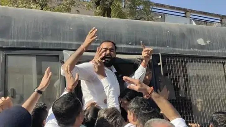 Detention of Congress workers who came to protest ...