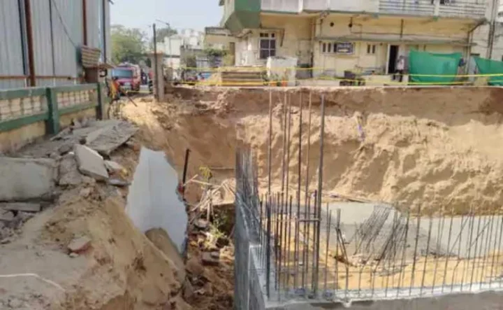 4 laborers were buried