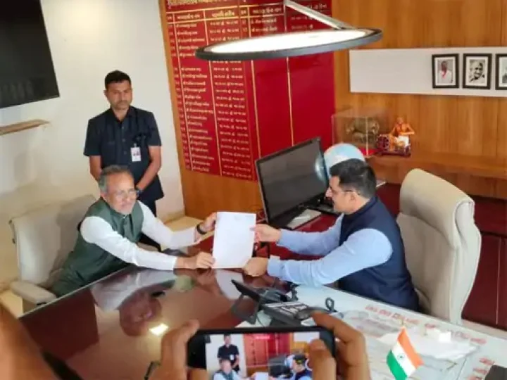 Arjun Modhwadia resigned from the post of MLA