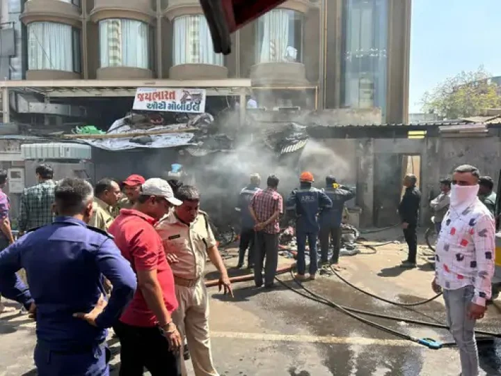 Fire in mattress shop near Alisbridge