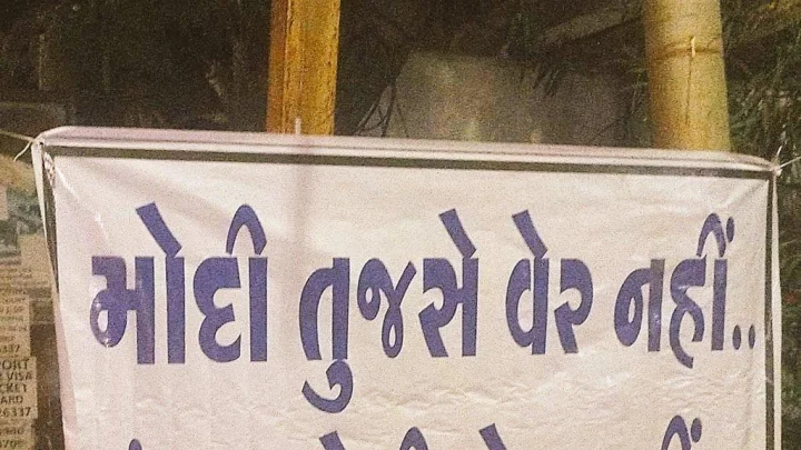Poster war begins in Vadodara