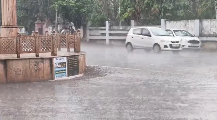 Yellow alert in all districts except north-central Gujarat, possibility of heavy rain