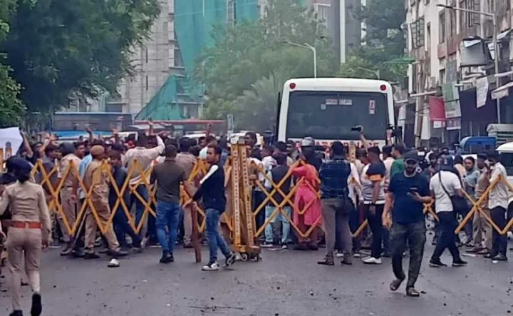 stone pelting ahmedabad