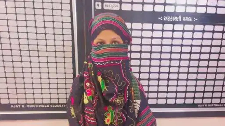 a girl stole jewelery worth a quarter of a crore