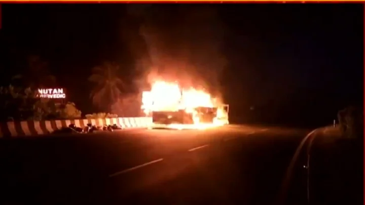 kheda bus fire