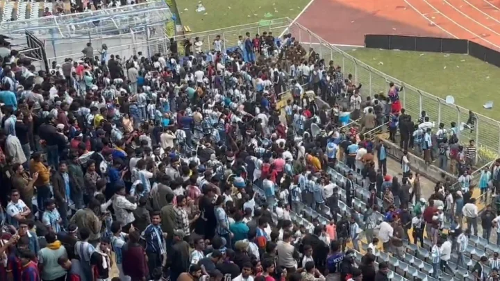 Lionel Messi India Tour LIVE: મેસ્સીની જોવા ન મળી ગેમ, સ્ટેડિયમમા ઘુસી ગયા ફેંસ, ખૂબ કરી તોડફોડ