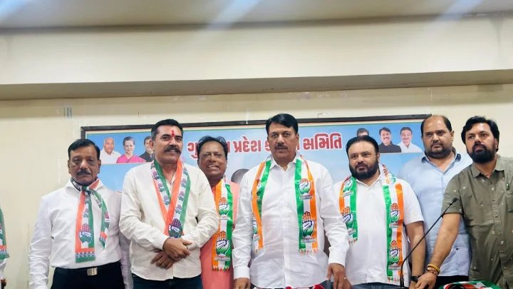 વડોદરામાં આ શું ચાલી રહ્યું છે? સ્થાનિક સ્વરાજ્યની ચૂંટણી પહેલા VHP નેતાનુ ડોલ્યુ મન, કોંગ્રેસમાં જોડાયા