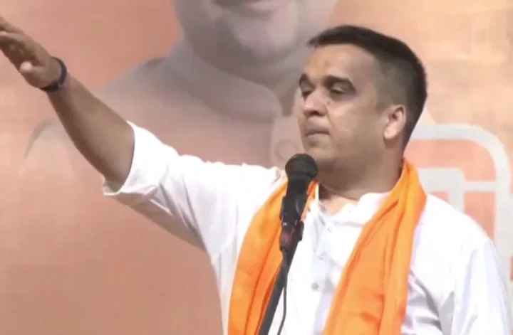 ચૂંટણી પહેલાં આક્ષેપબાજી: હર્ષ સંઘવીએ AAP પર લગાવ્યો રૂપિયા વહેંચવાનો આરોપ, ગીર સોમનાથમાં ભાજપ-કોંગ્રેસ વચ્ચે વાકયુદ્ધ