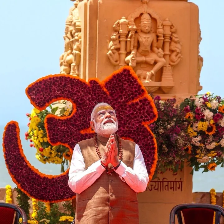 સોમનાથના શિખરે મોદીએ કર્યો કુંભાભિષેક, ‘હર હર મહાદેવ’થી ગુંજ્યું પ્રભાસ પાટણ