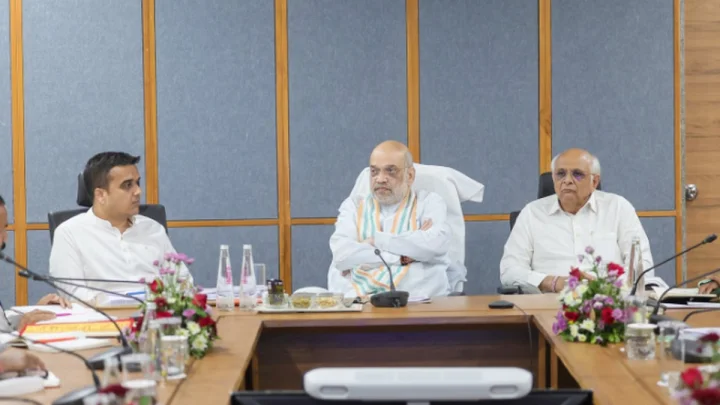 અમદાવાદ-ગાંધીનગરની બેઠકોમાં વ્યસ્ત રહ્યા અમિત શાહ, વિકાસથી લઈને આધ્યાત્મિક સાહિત્ય પ્રસાર સુધી આપ્યું માર્ગદર્શન