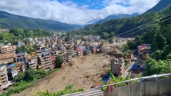 Nepal Flash Floods : നേപ്പാളിലെ മിന്നൽ പ്രളയം: മരണസംഖ്യ 270 കടന്നു, 288 ഇന്ത്യക്കാരെ കാണാനില്ല, ഇവരിൽ 33 പേർ മലയാളികൾ