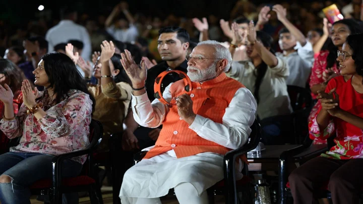 'ભજન ક્લબિંગ'  કાર્યક્રમમાં હાજરી આપવા આવેલા પીએમ નરેન્દ્ર મોદીએ વગાડી કરતાલ, પં દીનદયાળ જયંતી પર આ રીતે વિતાવી સાંજ