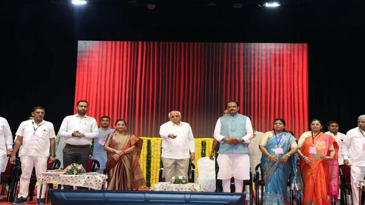 ભાવનગરને ₹738 કરોડના વિકાસકાર્યોની ભેટ: કલેક્ટર કચેરીનું લોકાર્પણ અને CMનો માનવીય અભિગમ ચર્ચામાં