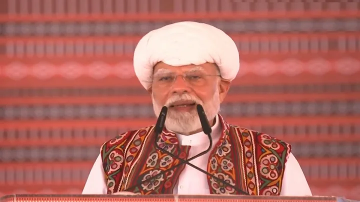 PM-Kisan નો 24 મો હપ્તો રજુ, ગુજરાતને આપી હજારો કરોડની ભેટ, પીએમ મોદી બોલ્યા - કેટલાક લોકોને દેશનો વિકાસ ગમતો નથી