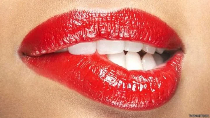 આરોગ્ય પર ભારે પડશે હોંઠની ખૂબસૂરતી (LIpstick)
