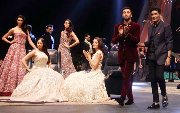 लक्मे फैशन वीक में रणबीर कपूर (फोटो)