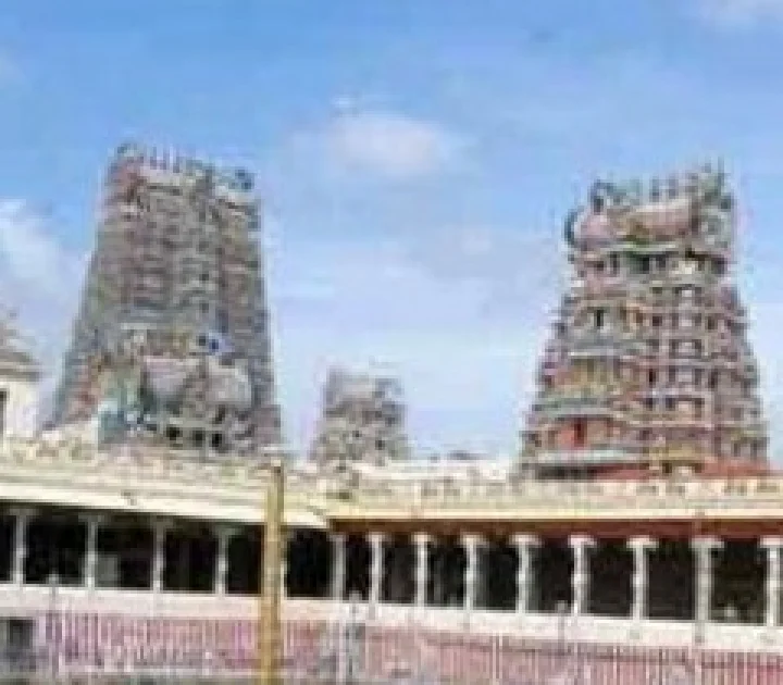 मीनाक्षी मंदिर के पास फेंके गए पेट्रोल बम