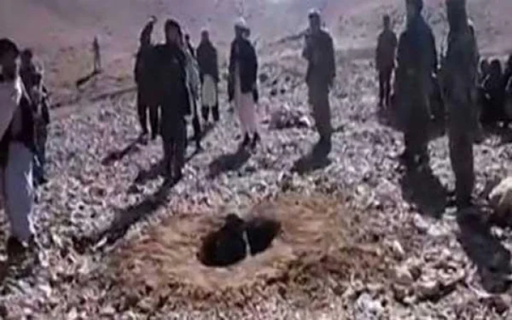 वेश्यावृत्ति के आरोप में 'शरिया कोर्ट' ने जिन्दा दफनाया, दर्दनाक मौत