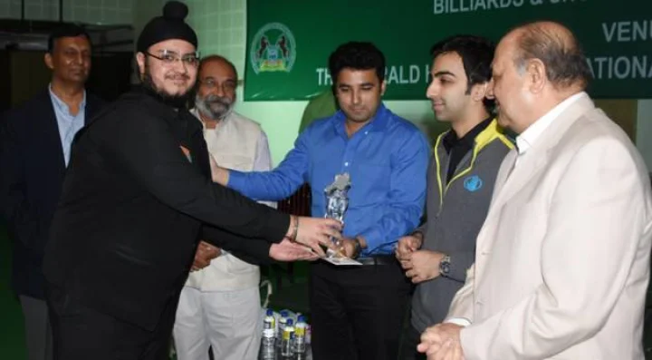मनीषा राष्ट्रीय बिलियर्ड्स-स्नूकर ईशप्रित को 'डबल क्राउन'