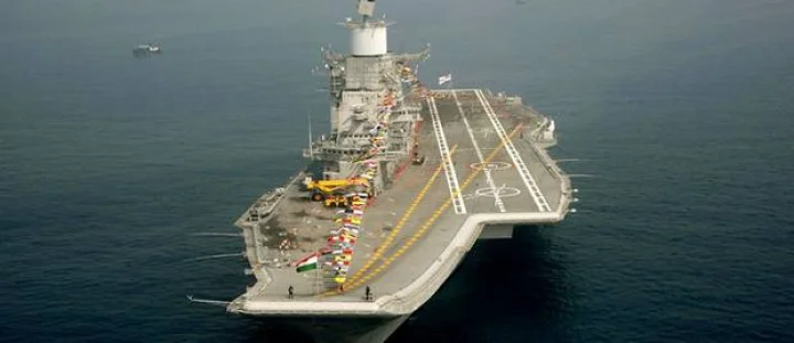 राष्ट्रपति ने देखा 'समंदर में शक्ति' प्रदर्शन (फोटो)