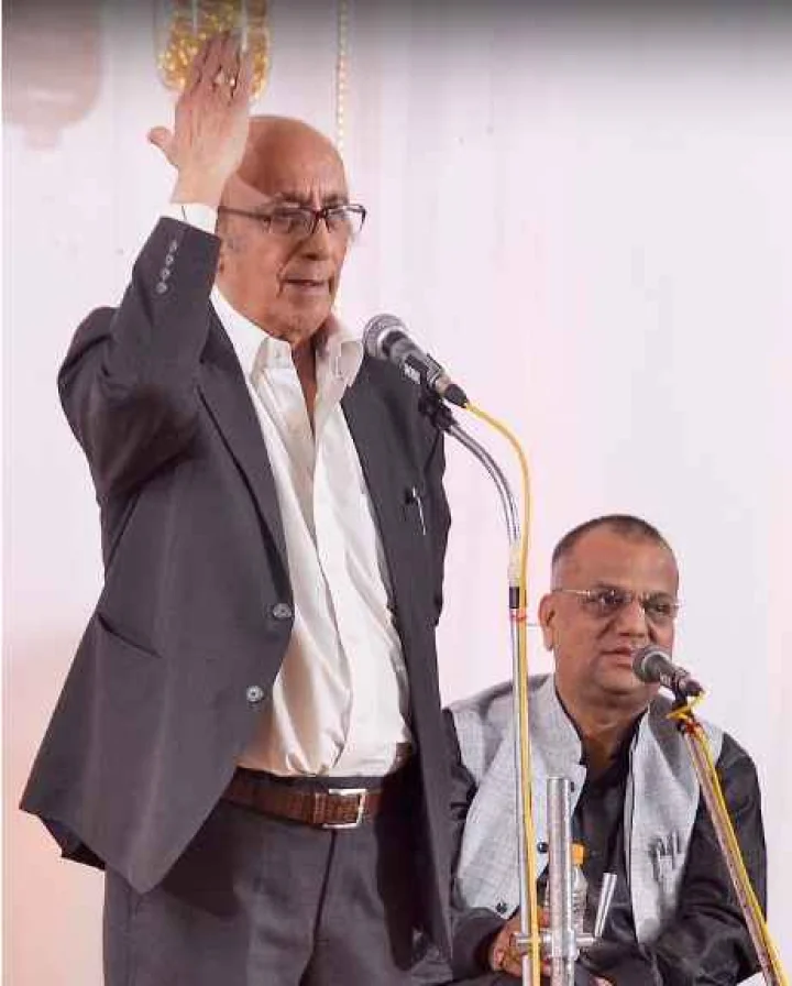 ख़ुशबू हूं मैं फूल नहीं हूं जो मुरझाऊंगा!