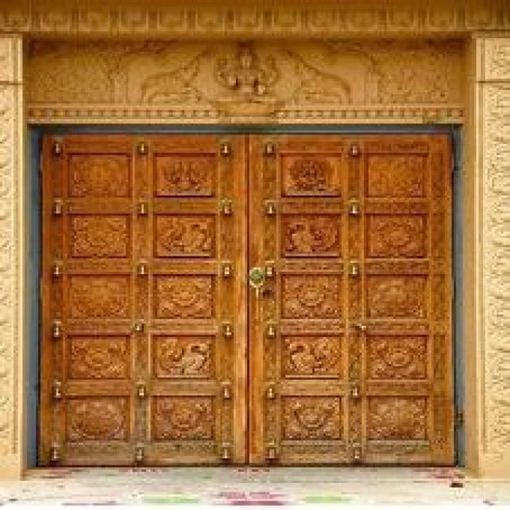 ઘરના ઉંબરા પર કરો આ કામ, દોડીને આવશે સફળતા અને લક્ષ્મી..