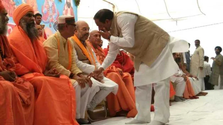 सिंहस्थ में अमित शाह ने लगाई दलित साधुओं के साथ डुबकी