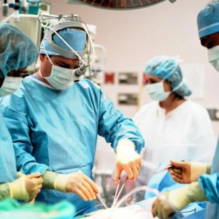 बाप्परे, चक्क लहान मुलाने गिळले नेलकटर