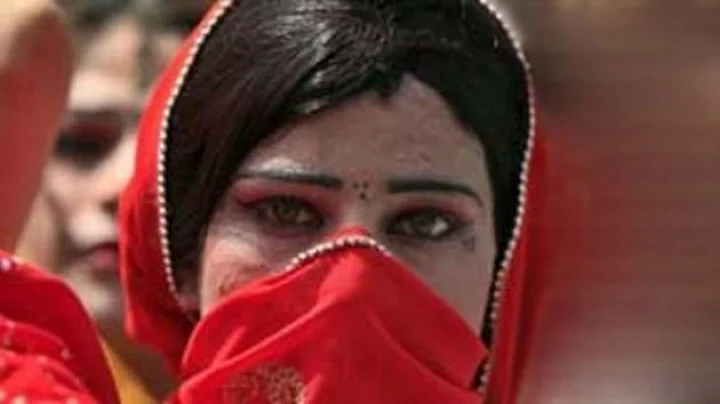 हाय! खोखली तालियां