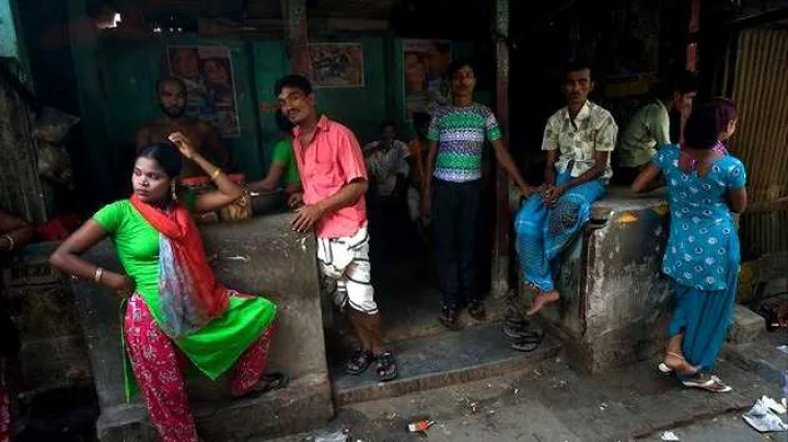 देहजीवाओं की गरिमा के खयाल में फिसड्डी  सरकारी नियम