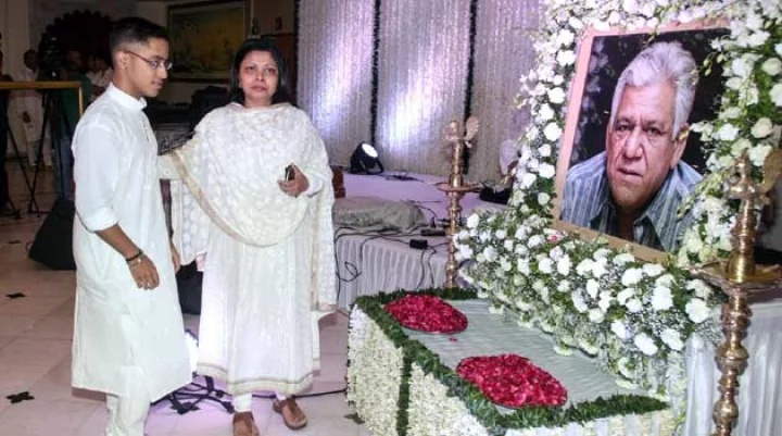 ओम पुरी की याद में प्रार्थना सभा (फोटो)