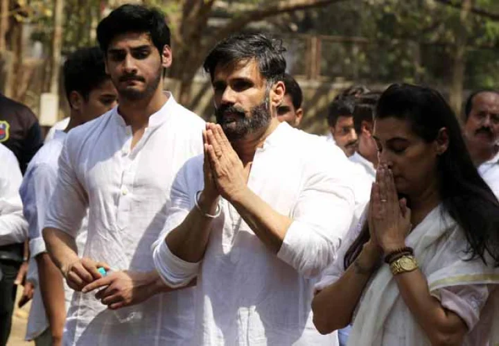 सुनील शेट्टी के पिता की अंतिम यात्रा (फोटो)