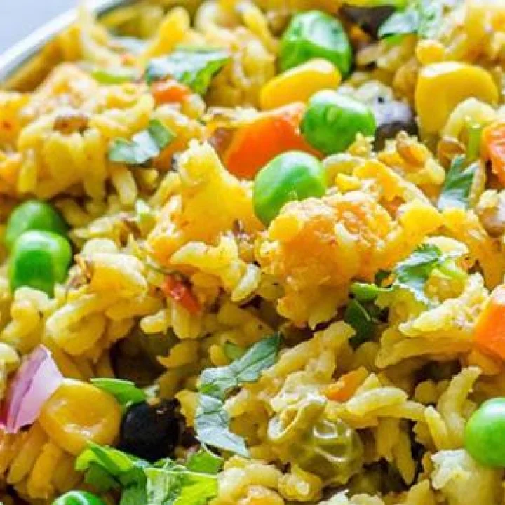 Urad Dal Khichdi हिवाळ्यात खा गरमागरम उडीद डाळची खिचडी