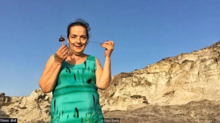 रेशमी 'रूमाल' जिसे बुनने में लगते हैं 6 साल