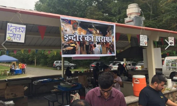 इंदौरी व्यंजनों के साथ भारतीयों ने मनाई पिकनिक