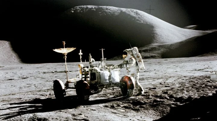 land in the moon