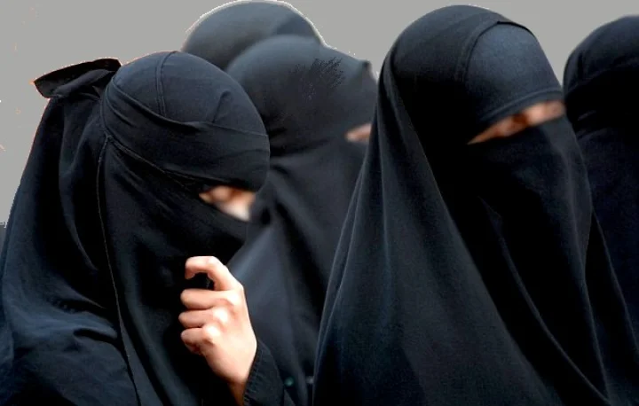 Couple punished in this country for kissing