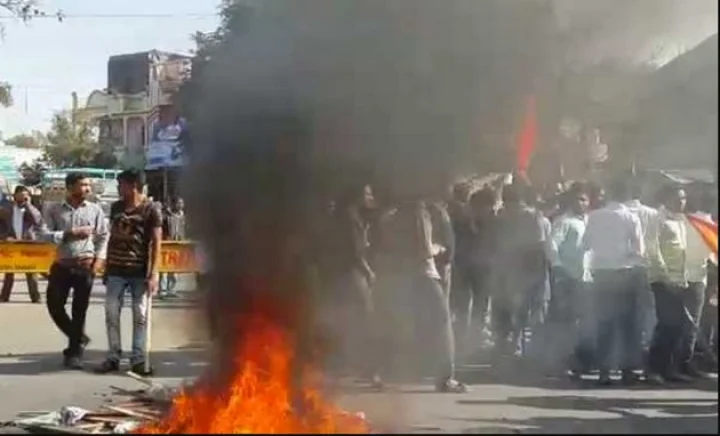 विरोध ने बढ़ाई फिल्मों की कमाई