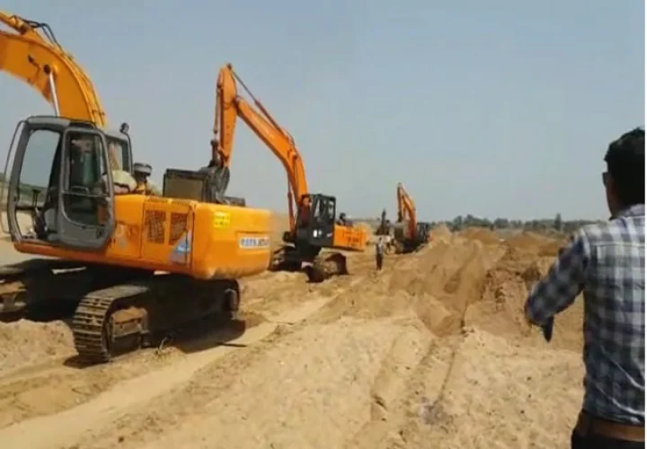 Inspector who went to raid was crushed by sand mafia
