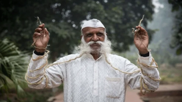 इनकी 12 फ़ीट लंबी मूंछ देखकर आप भी शरमा जाएं