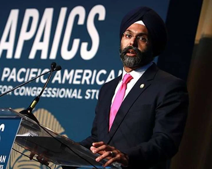 अमेरिका के पहले सिख अमेरिकी अटॉर्नी जनरल पर नस्ली टिप्पणी, दो रेडियो जॉकी निलंबित