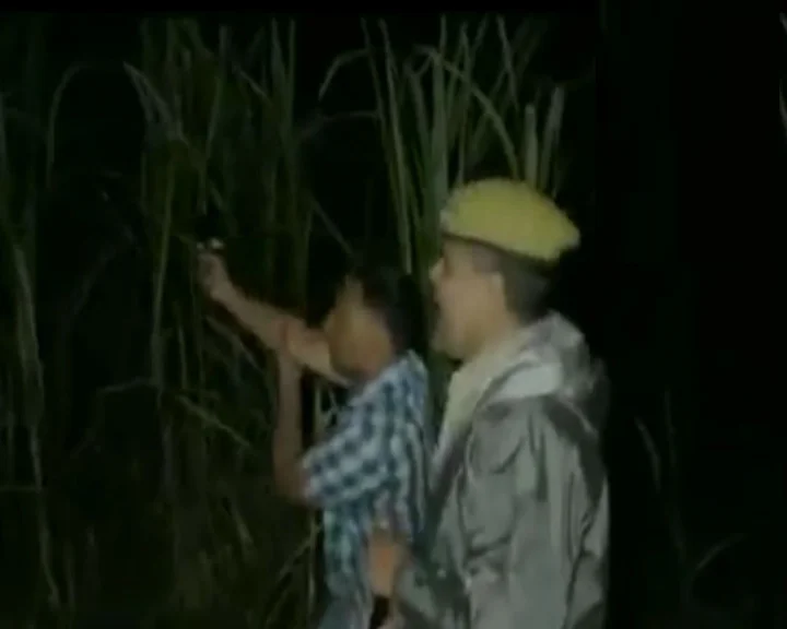यूपी पुलिस ने मुंह से ठांय-ठांय की आवाज निकालकर बदमाश को डराया.. VIDEO हुआ VIRAL