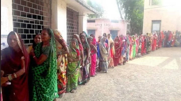 दहा टक्के मतदान केंद्रावर होणार ‘वेब कास्टींग’, यवतमाळ जिल्हाधिका-यांनी घेतला निवडणूक तयारीचा आढावा