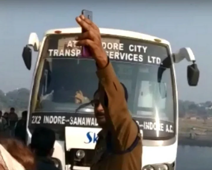 Bus-truck accident on Narmada bridge