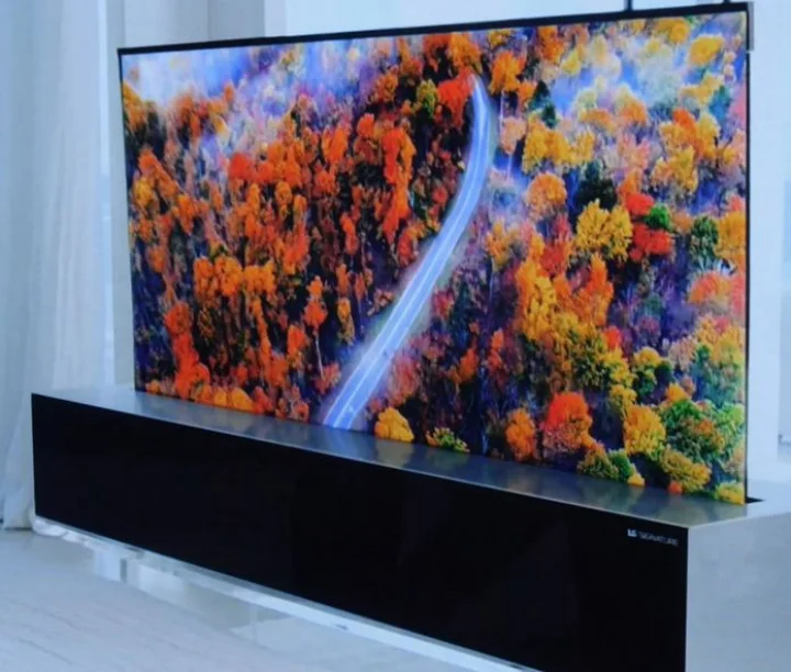 lg showcased worlds first rollable oled tv in ces 2019