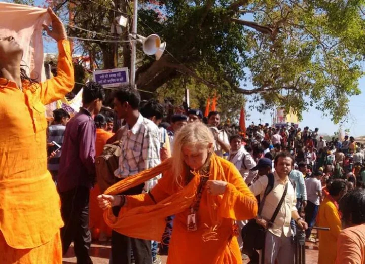 महिलाएं भी हैं नागा साधु, जानिए कैसे बनती हैं...