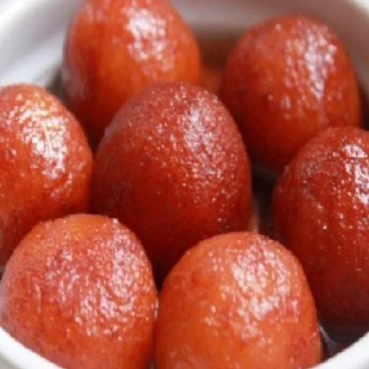 Recipe :  होळीला ब्रेड गुलाब जामुन बनवण्यासाठी या टिप्स फॉलो करा