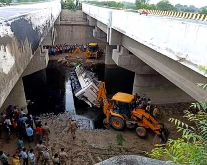 Agra accident